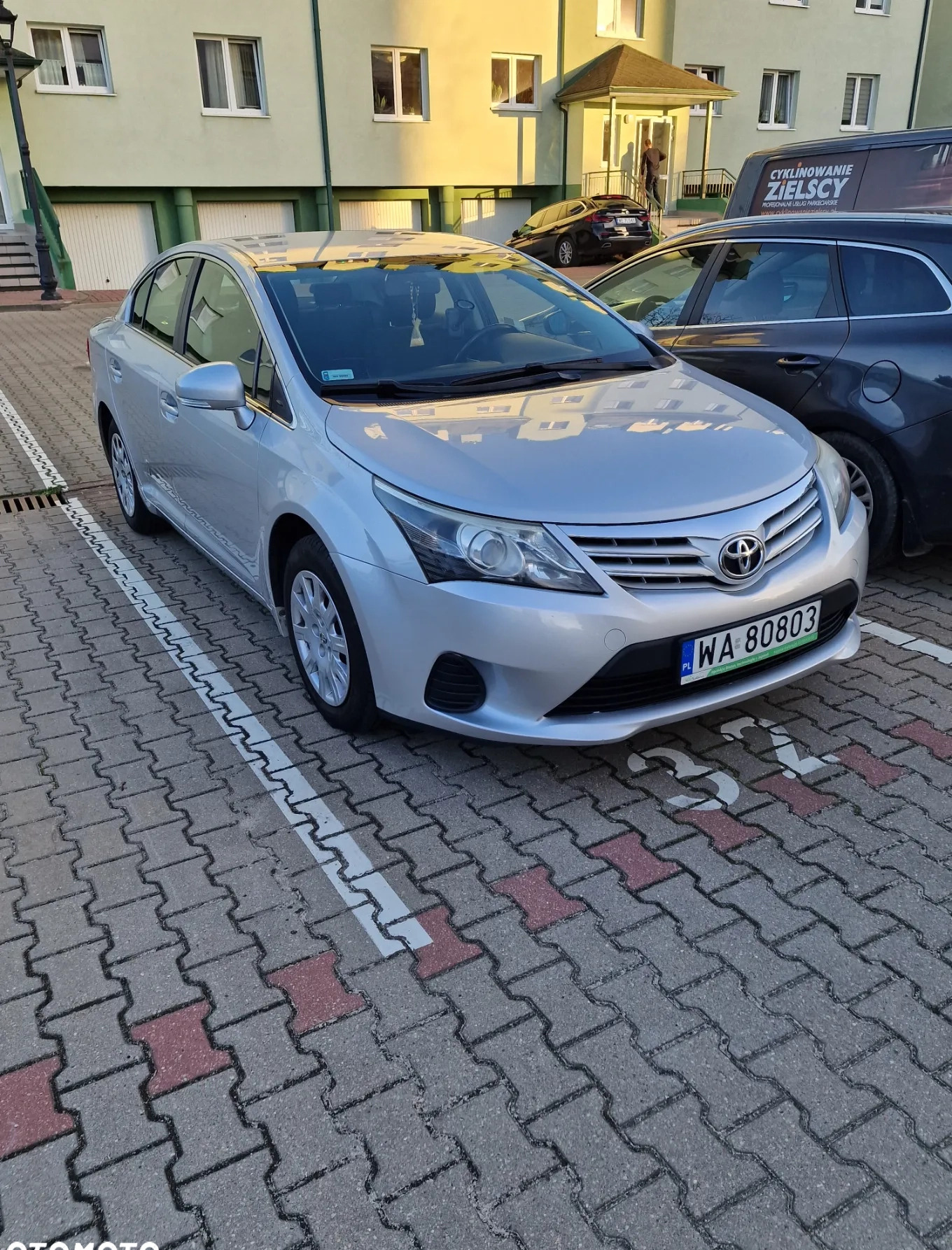 Toyota Avensis cena 42000 przebieg: 164600, rok produkcji 2013 z Warszawa małe 254
